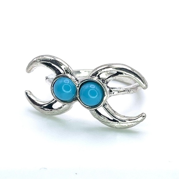Silver Colored and Turquoise Simulated Stone Ring | Size 6.5 - Picture 1 of 3
